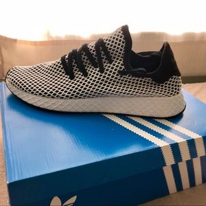 Adidas deerupt runner shoes